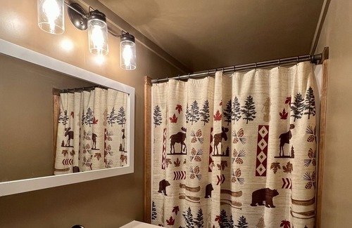 Lake Luzerne Cabin | Private Spacious cabin in the woods