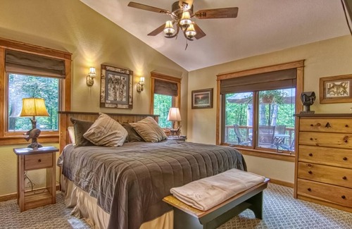 Hayward House | Private, spacious cabin with wrap-around deck, chef's kitchen, fireplace, & AC