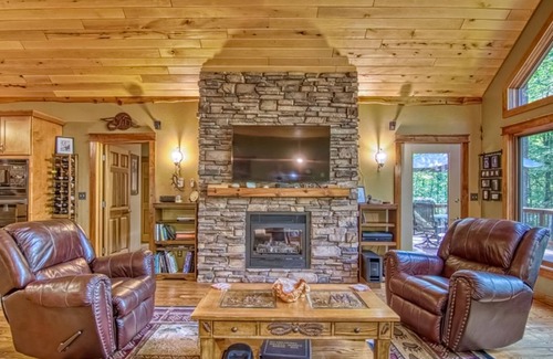 Hayward House | Private, spacious cabin with wrap-around deck, chef's kitchen, fireplace, & AC