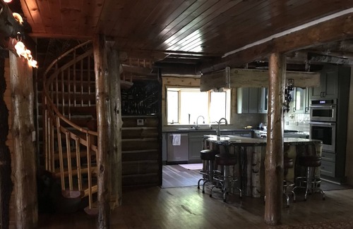 Mayfield Cabin | Private spacious lakefront lodge on 180 acres.