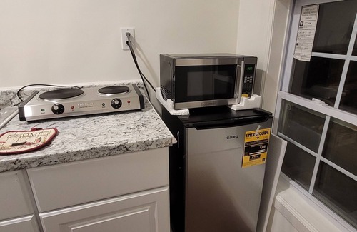 Weequahic Apartment | Private studio 8min from EWR