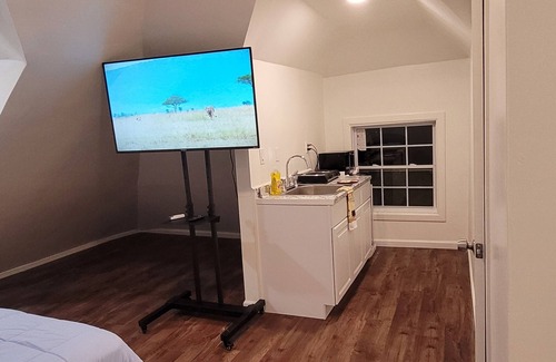 Weequahic Apartment | Private studio 8min from EWR