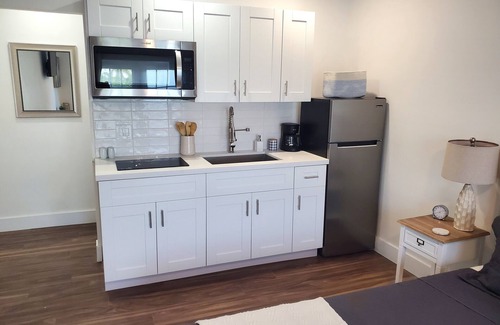 Delray Beach Apartment | Private Studio located Close to Atlantic Blvd with everything you need