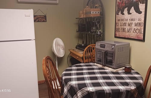 Newland House | Private Studio w/Bath, Laundry, Cooking, River Access, Storage, Large Dogs OK.