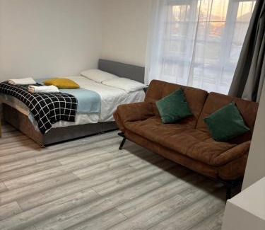Moffat Apartment | private Studio with its own kitchen and bathroom