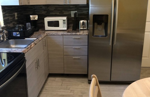 South Gate Ridge Apartment | Private Studio with pool 4.8 mil. from the beach!