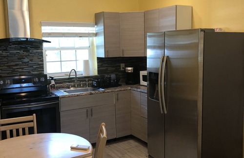 South Gate Ridge Apartment | Private Studio with pool 4.8 mil. from the beach!