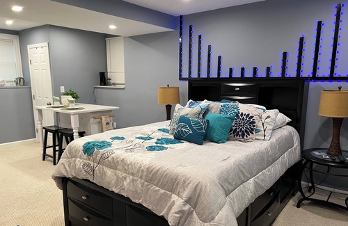Tewksbury House | Private Suite 1 Queen bed, 1 Full bath,1 car parking