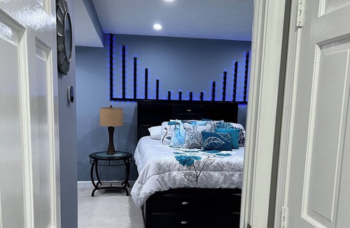 Tewksbury House | Private Suite 1 Queen bed, 1 Full bath,1 car parking