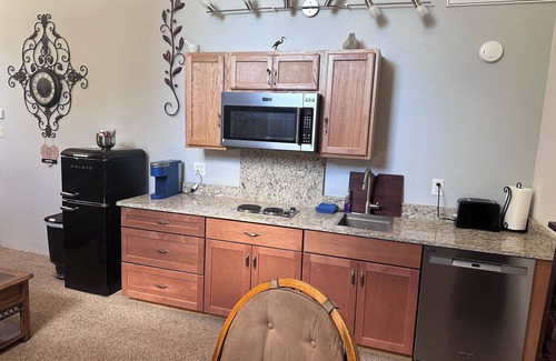 White Rock House | Private Suite: 2 Bedrms FamilyRoom Bath Kitchen AC