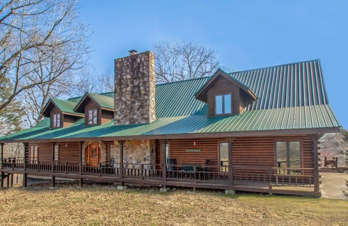 Saint Joe Cabin | Private Suite at Buffalo River Lodge - the perfect place for a romantic getaway
