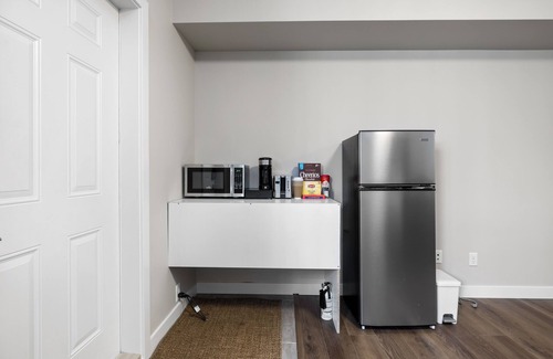 Jasper Place Apartment | Private Suite*Fenced Yard*WEM*Free Parking*Wi-Fi
