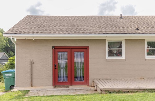 Candler House | Private suite/full bath15 minutes to downtown Asheville