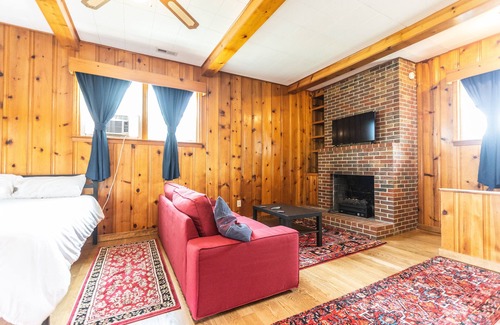 Candler House | Private suite/full bath15 minutes to downtown Asheville
