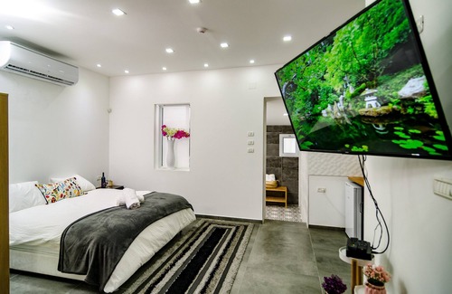 Tiberias Cabin | Private Suite's that provides comfort and beauty to our guests!