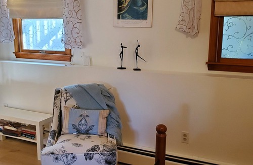 Portsmouth Bed & Breakfast | Private suite walk to Marina/Beach