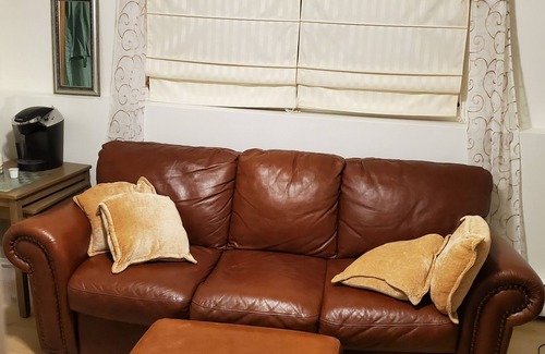 Portsmouth Bed & Breakfast | Private suite walk to Marina/Beach
