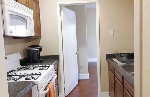 Mira Loma House | Private Suite with Own Kitchen Own Entrance