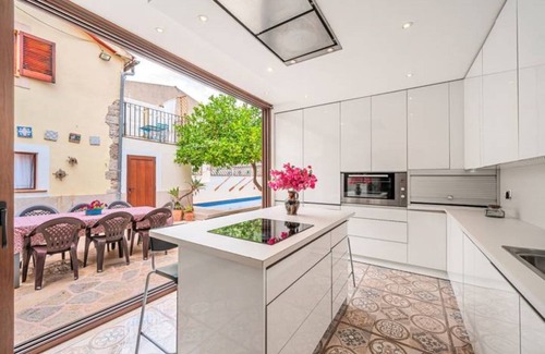 Binissalem House | Private swimming pool, air conditioning, 6 bedrooms ideal for families