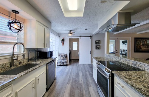 Meadows Place House | Private Swimming Pool ! 20 Mins to Downtown/MDC !