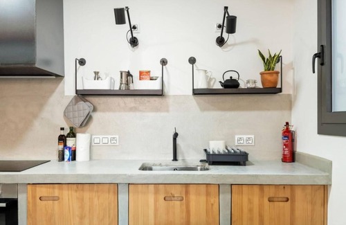 El Poble-sec Apartment | Private Terrace Dishwasher 3 Bedrooms