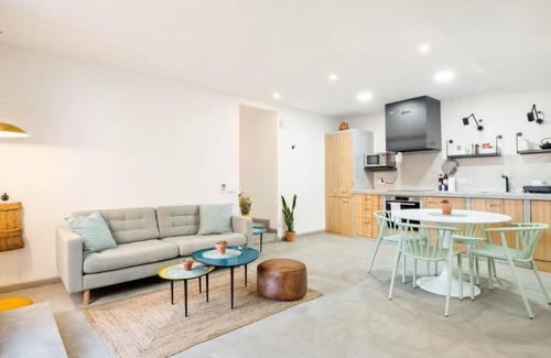 El Poble-sec Apartment | Private Terrace Dishwasher 3 Bedrooms