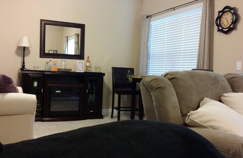 Navarre House | Private Townhome in Serene area of Navarre.