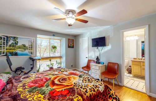 Montgomery Village House | Private Townhome - Prime Location - Lake Views