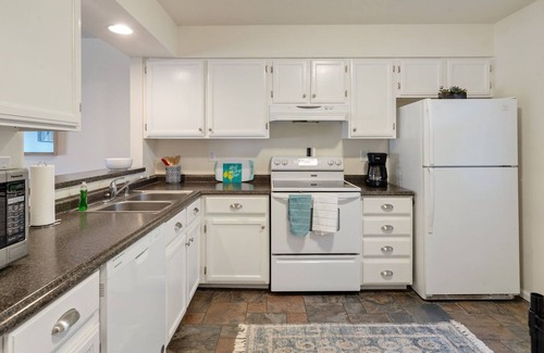 Fort Collins House | Private Townhome with Fenced Yard- Pet friendly