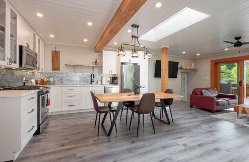 Gibsons House | Private, tranquil, luxurious home away from home. Steps to beach & walk to town.