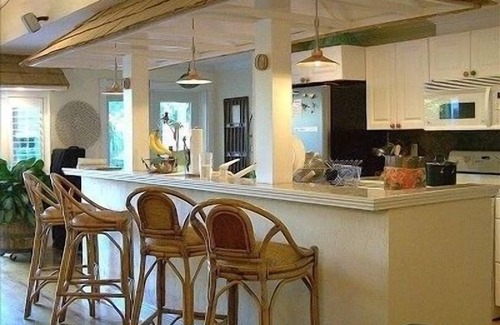 Biggar House | Private tropical paradise 155 5 ⭐️ reviews. No cleaning, pet fees. Clothing opt.