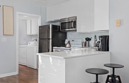 Carrboro House | Private UNC Townhome with Parking & 2 Bedrooms