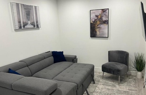 Southwest Calgary House | Private Very Spacious 2 bed 1-Bedroom basement Suite SW Calgary