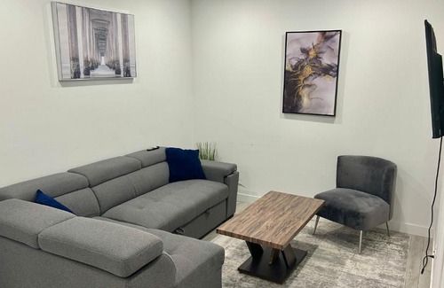 Southwest Calgary House | Private Very Spacious 2 bed 1-Bedroom basement Suite SW Calgary