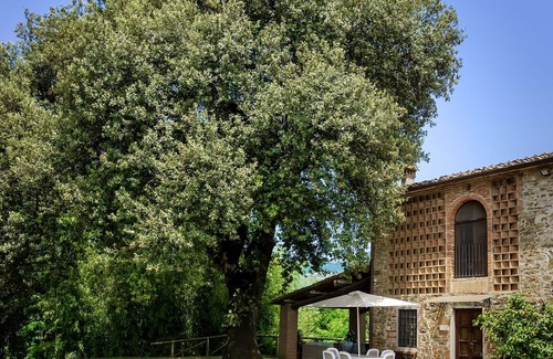 Capannori Villa | Private Villa with WIFI, private pool, A/C, TV, patio, panoramic view, parking, close to Lucca