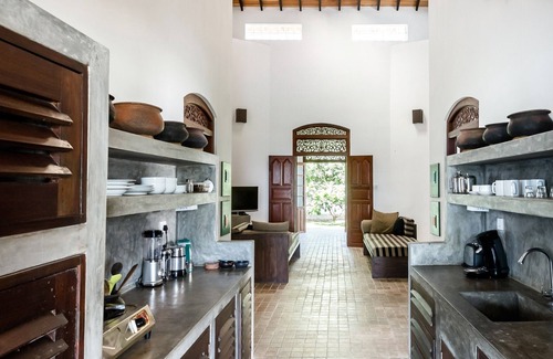 Hikkaduwa Villa | PRIVATE VILLA for 6 people with pool directly on the dream beach of Ambalangoda