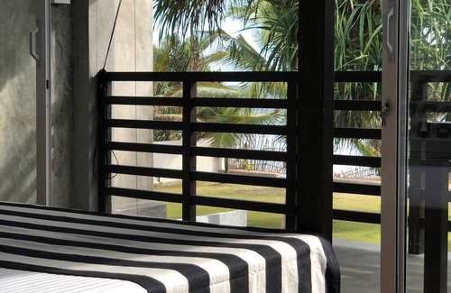 Hikkaduwa Villa | PRIVATE VILLA for 6 people with pool directly on the dream beach of Ambalangoda