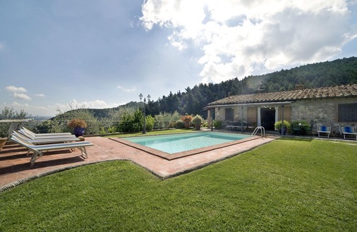 SantʼAndrea di Compito Villa | Private Villa with private pool, A/C, WIFI, TV, terrace, panoramic view, parking, close to Lucca