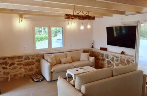Corfu Town Villa | Private Villa Maothis