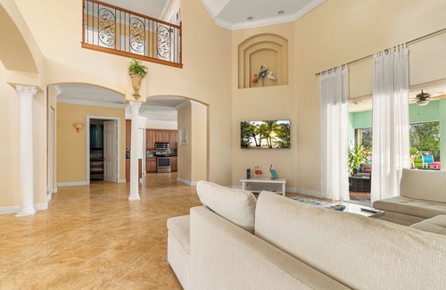 River Park House | Private Villa | Pool + Hot Tub + Sleeps 20