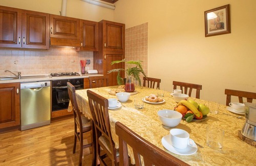 Casenuove Villa | Private Villa with A/C, private pool, WIFI, TV, patio, pets allowed, panoramic view, parking