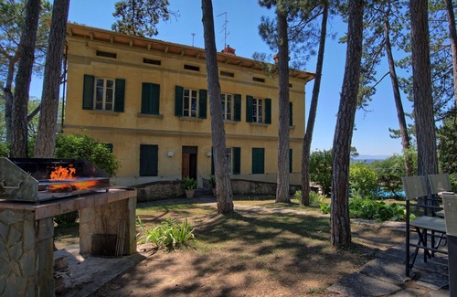 Ponte Buriano Villa | Private Villa with hot tub, WIFI, private pool, TV, panoramic view, parking, close to Arezzo