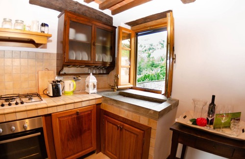 Nozanno Villa | Private Villa with internet, private pool, A/C, TV, terrace, pets allowed, parking, close to Lucca