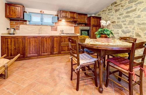 Fratticciola Villa | Private Villa with A/C, hot tub, WIFI, private pool, panoramic view, parking, close to Cortona