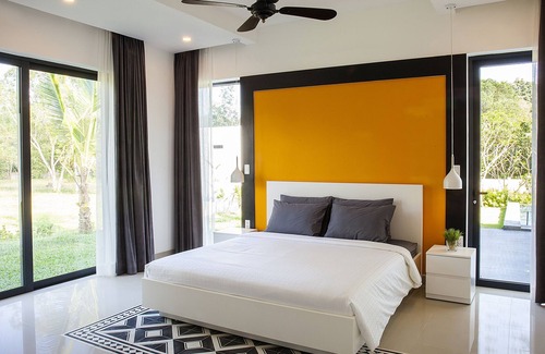 Ong Lang Villa | Private villa with large infinity pool