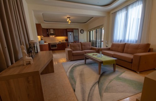 Malia House | Private Villa With Outdoor Jacuzzi