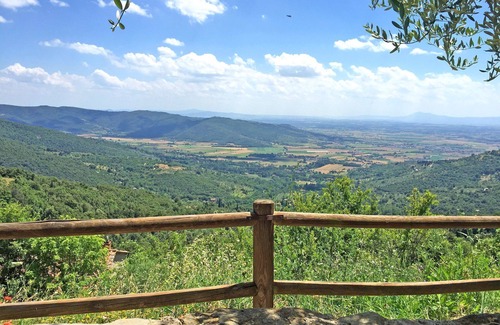 Cortona Villa | Private Villa with pool, A/C, hot tub, WIFI, sauna, TV, terrace, panoramic view, close to Cortona