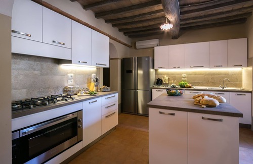 Ferretto Villa | Private Villa with private pool, A/C, WIFI, hot tub, TV, patio, panoramic view, close to Cortona