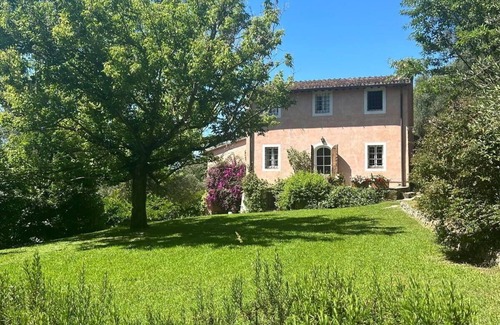 Camaiore Villa | Private Villa with WIFI, TV, patio, pets allowed, panoramic view, parking, close to Viareggio