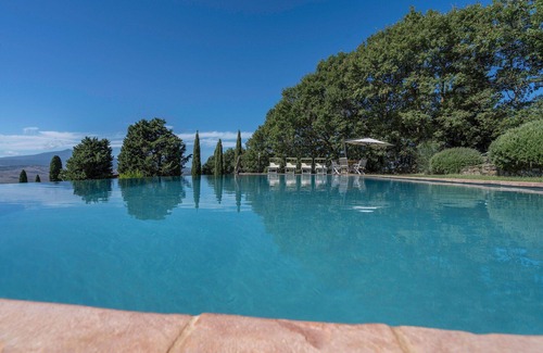 Sarteano Villa | Private Villa with WIFI, private pool, pets allowed, panoramic view, parking, close to Montepulciano